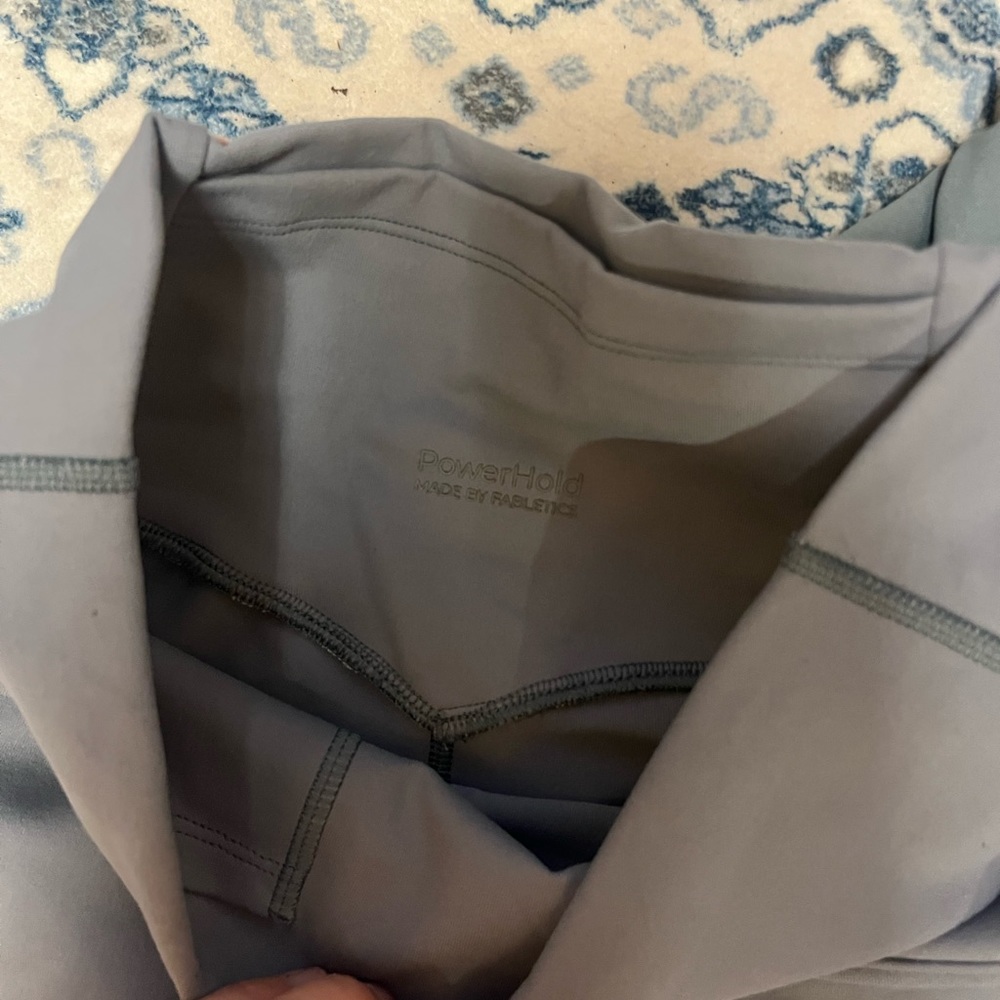fabletics workout set - Picture 3 of 3